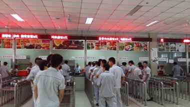 某知名培訓機構餐廳開餐現(xiàn)場 某知名培訓機構餐廳開餐現(xiàn)場