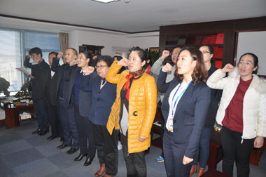 與會(huì)黨員重溫入黨誓詞