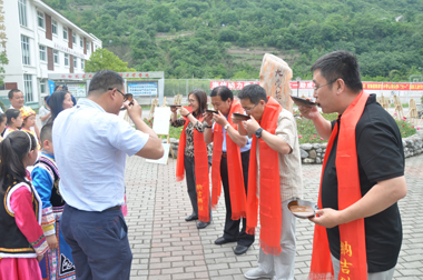 健力源集團心系助學(xué)，情暖北川
